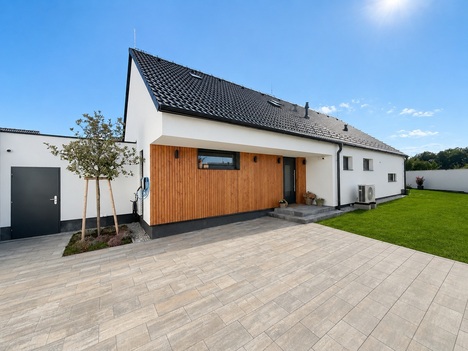 Novostavba bungalovu 5+kk s nadstandardním vybavením, chytrou domácností a privátní relaxační zónou