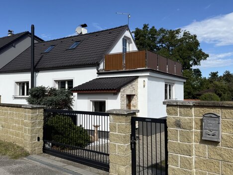 Pronájem rodinného domu 3+1 s jídelnou, zahradou a bazénem – Včelná u Českých Budějovic