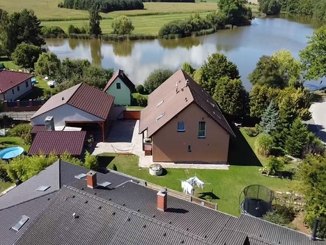 Dům s bytovou jednotkou 5+1 - Třebín
