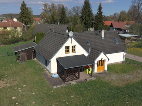 Prodej domu se stavebním pozemkem - Lhota u Borovan