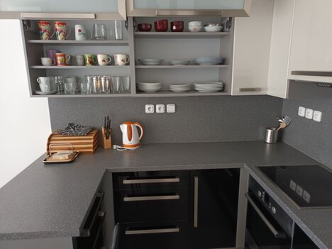 Pronájem bytu s prostornou terasou a garáží pro 2 auta, centrum města.