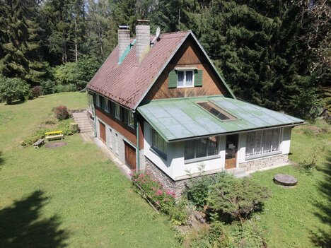 Krásná chata v přírodě jen 3 km od Lipna – výhled do krajiny, klid a soukromí.