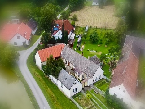 Prodej uzavřeného stavení s navazujícími pozemky v obci Žíteč na Třeboňsku - možnost přikoupení 40ha