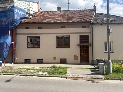 Prodej řadového rodinného domu 3+1 s útulnou zahrádkou, velkým sklepem a možností půdní vestavby v S. Vrbné, v Č. Budějovicích