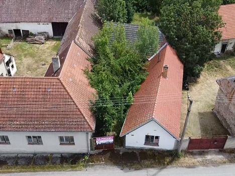 Prodej rodinného domu k rekonstrukci u Radomyšle - Láz