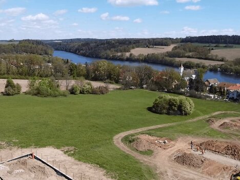 Novostavba bytu v rodinném domě u Hluboké nad Vltavou, Purkarec.