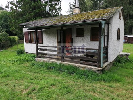 Prodej pěkné chaty s vlastním pozemkem 549 m2 v osadě Želízkův mlýn u Strážkovic, 13 km od Č. Budějo