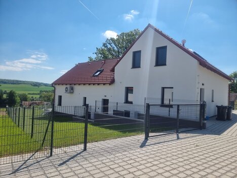 Novostavba domu ve venkovském stylu včetně vybavení v lokalitě Purkarec u Hluboké nad Vltavou.