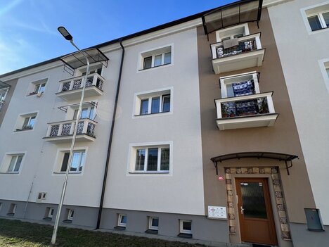 Prodej bytu 3+1 s halou, balkonem a dvěma sklepy – Bechyně.