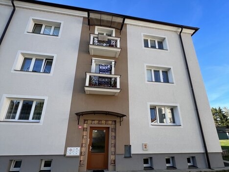 Prodej bytu 3+1 s halou, balkonem a dvěma sklepy – Bechyně.
