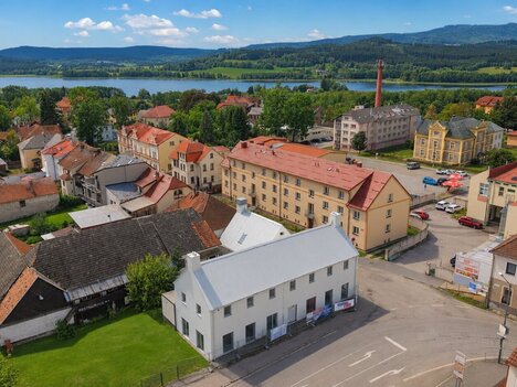 Dům s restaurací, byty a pozemky s potenciálem dalšího rozvoje - centrum Horní Plané