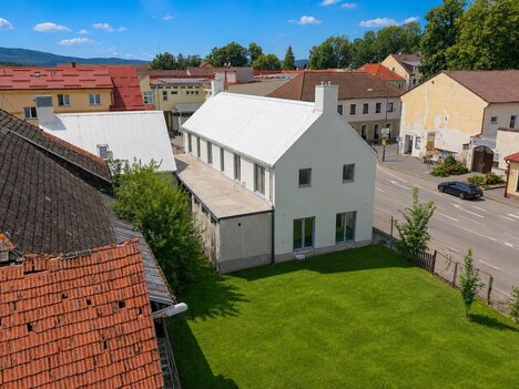 Dům s restaurací, byty a pozemky s potenciálem dalšího rozvoje - centrum Horní Plané