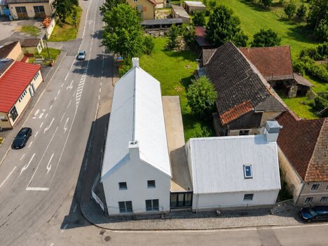 Dům s restaurací, byty a pozemky s potenciálem dalšího rozvoje - centrum Horní Plané