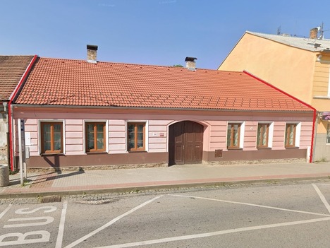 Byt 1+1 se sklepem a možností užívání prostorné zahrady