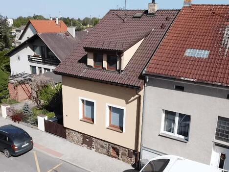 Prodej rodinného domu s garáží pro dvě auta - Dobrá Voda u Českých Budějovic